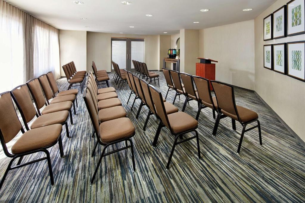 a row of chairs in a waiting room at Hilton Garden Inn San Diego Mission Valley/Stadium in San Diego