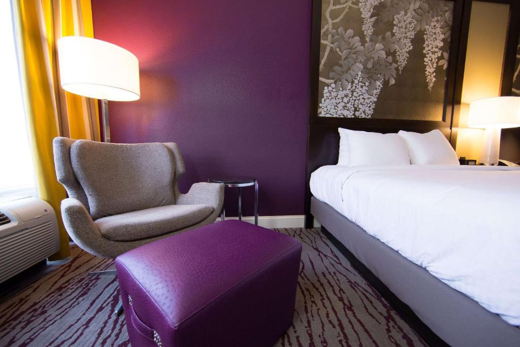 DoubleTree by Hilton Historic Savannah - Queen Room With Two Queen Beds - Hearing Access