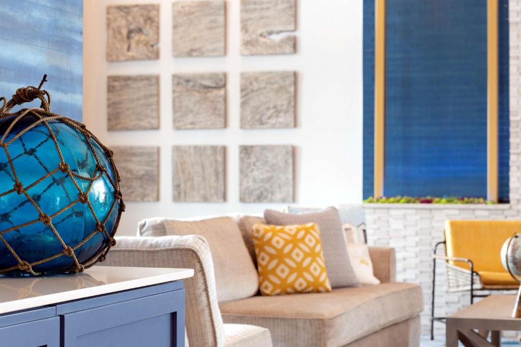 Posezení v ubytování Fenwick Shores, Tapestry Collection by Hilton