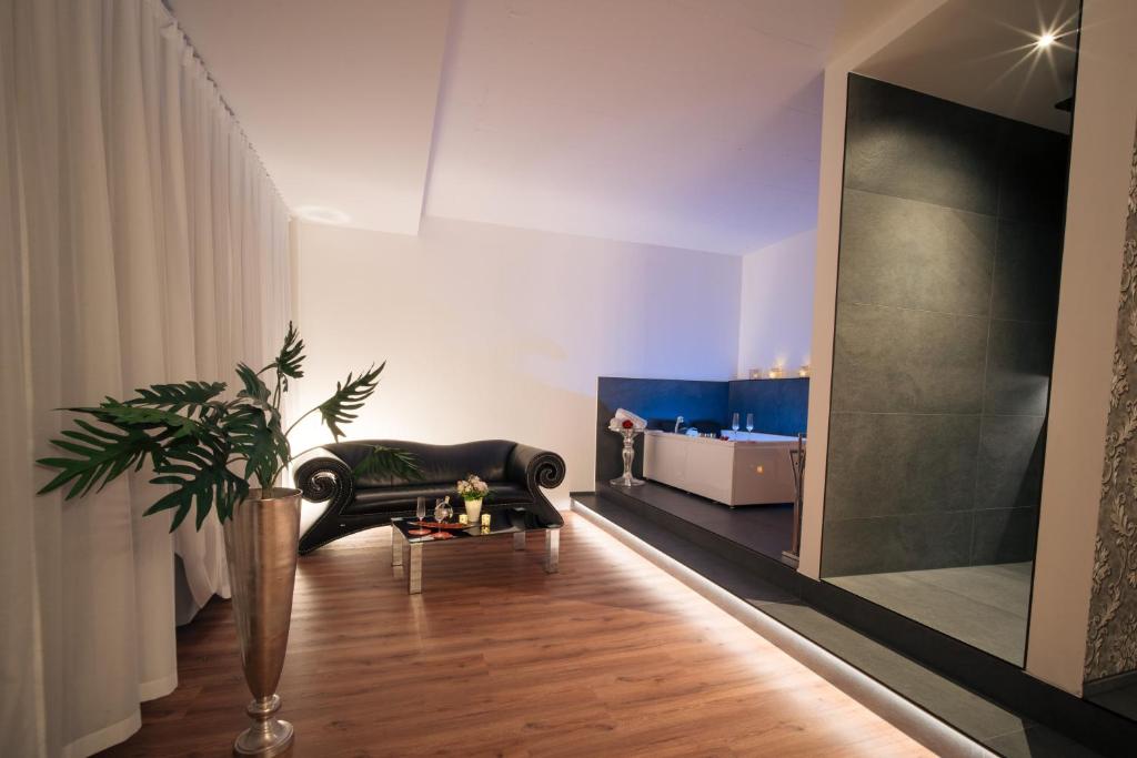 Istumisnurk majutusasutuses Privat-Spa mit Whirlpool und Sauna in Sursee