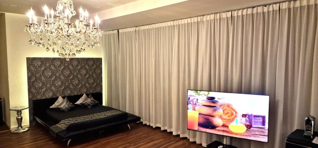 Televiisor ja/või meelelahutuskeskus majutusasutuses Privat-Spa mit Whirlpool und Sauna in Sursee