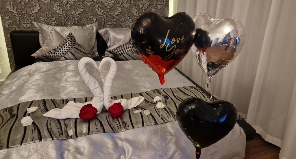 Voodi või voodid majutusasutuse Privat-Spa mit Whirlpool und Sauna in Sursee toas