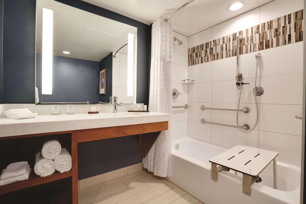 Embassy Suites by Hilton Scottsdale Resort photo