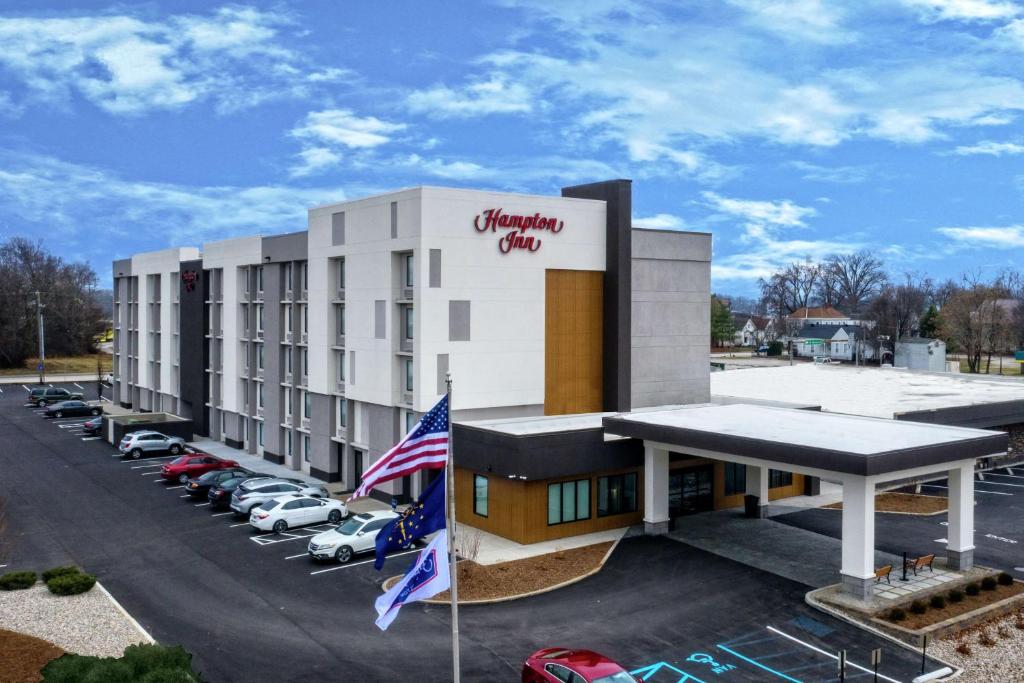 a hotel with cars parked in a parking lot at Hampton Inn New Albany Louisville West in New Albany