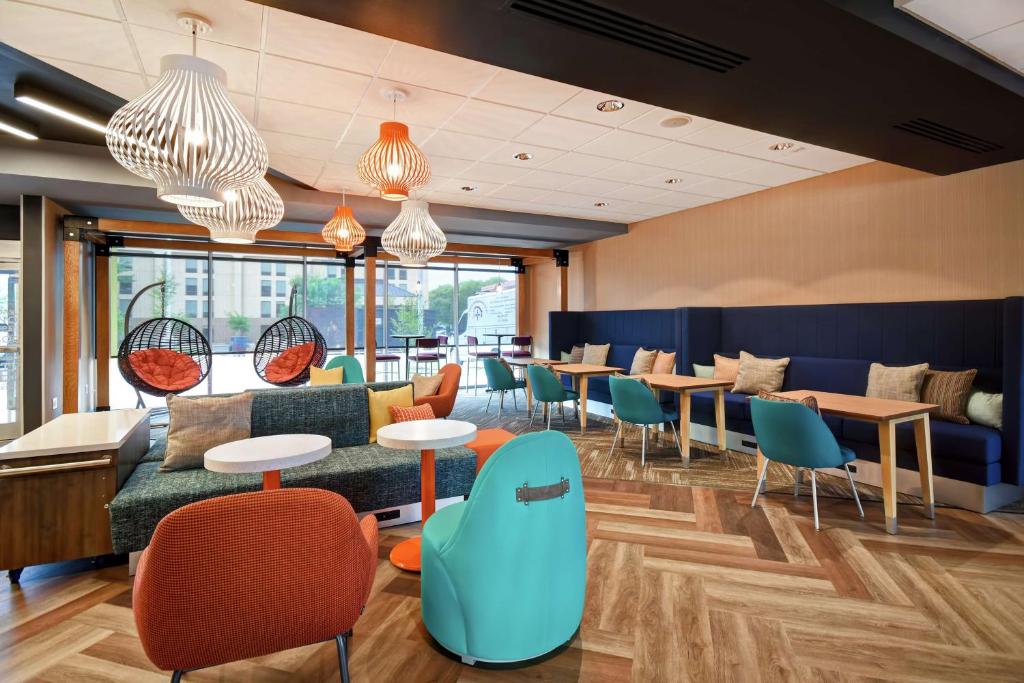 Гостиная зона в Tru By Hilton Louisville Airport