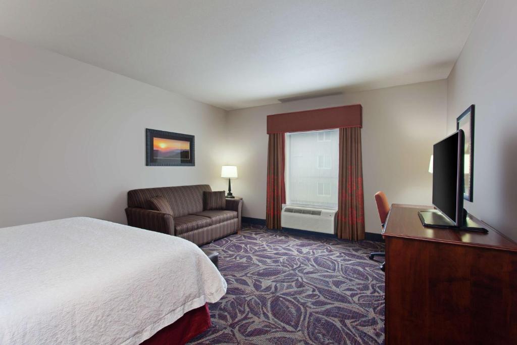 TV a/nebo společenská místnost v ubytování Hampton Inn Seattle/Everett Downtown