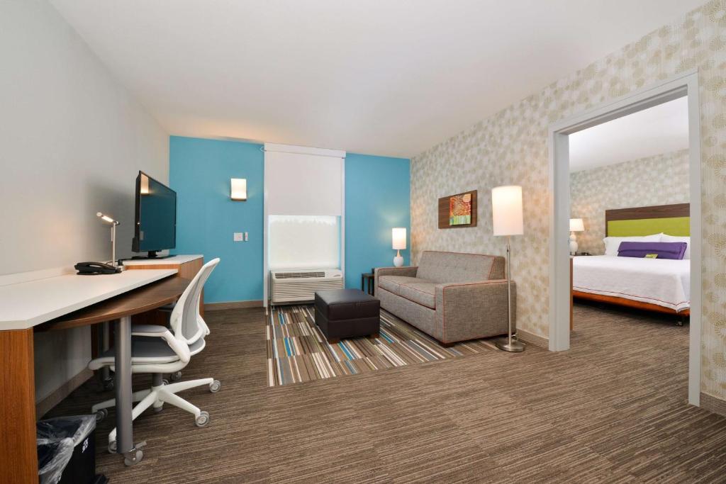 Postel nebo postele na pokoji v ubytování Home2 Suites By Hilton DuPont