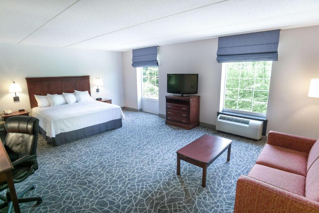 a hotel room with a bed and a tv at Hampton Inn & Suites Berkshires-Lenox in Lenox