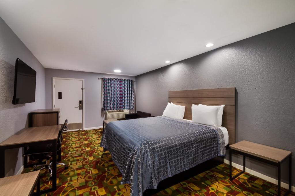 Americas Best Value Inn Buda photo