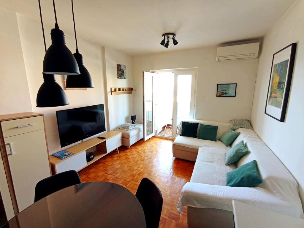 Small cosy apartment in Novi Vinodolski - Hizvo