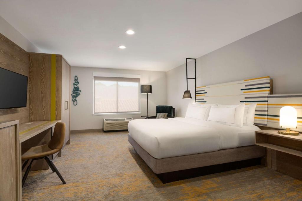 DoubleTree by Hilton Campbell - Pruneyard Plaza photo