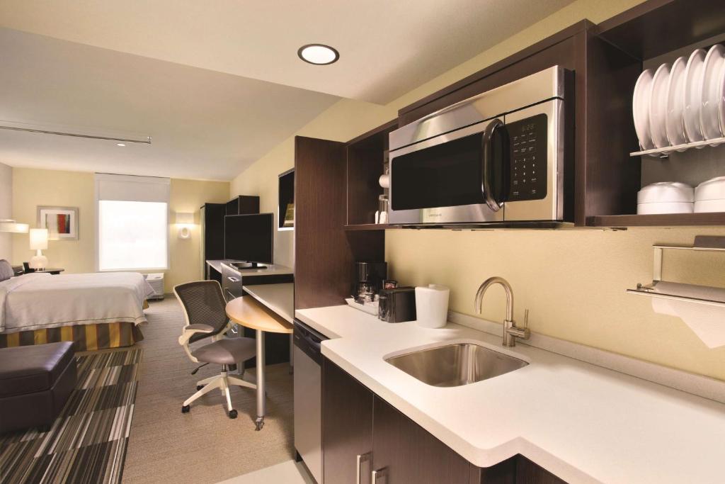 Kuchyň nebo kuchyňský kout v ubytování Home2 Suites by Hilton Lehi/Thanksgiving Point