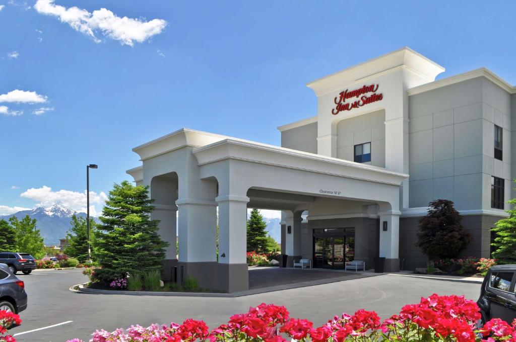 eine Darstellung der Vorderseite eines Hotels in der Unterkunft Hampton Inn & Suites Salt Lake City-West Jordan in West Jordan