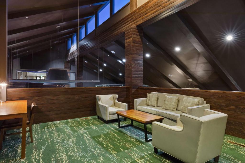 Posezení v ubytování DoubleTree by Hilton Hotel Park City - The Yarrow