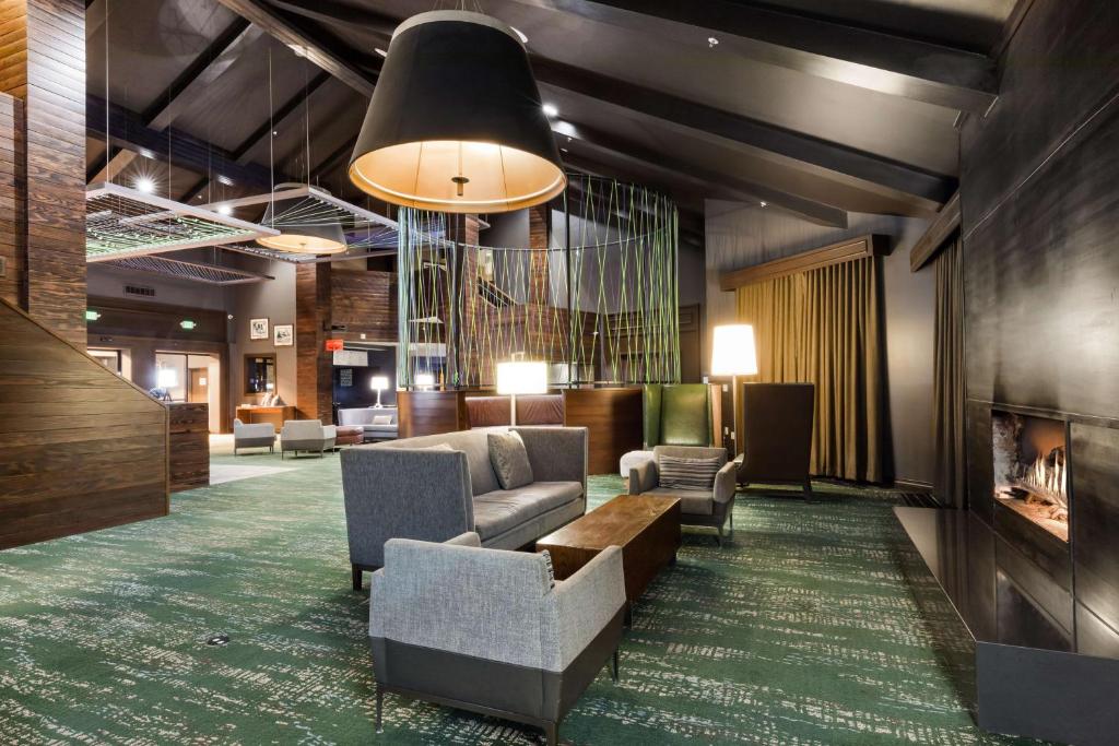 Posezení v ubytování DoubleTree by Hilton Hotel Park City - The Yarrow