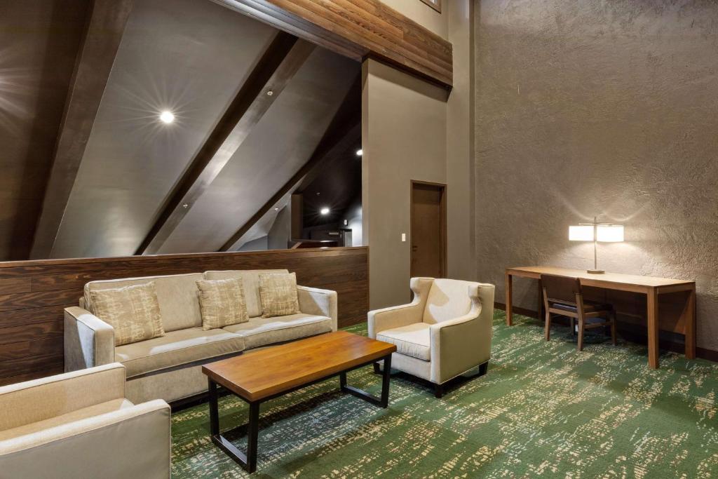 Posezení v ubytování DoubleTree by Hilton Hotel Park City - The Yarrow