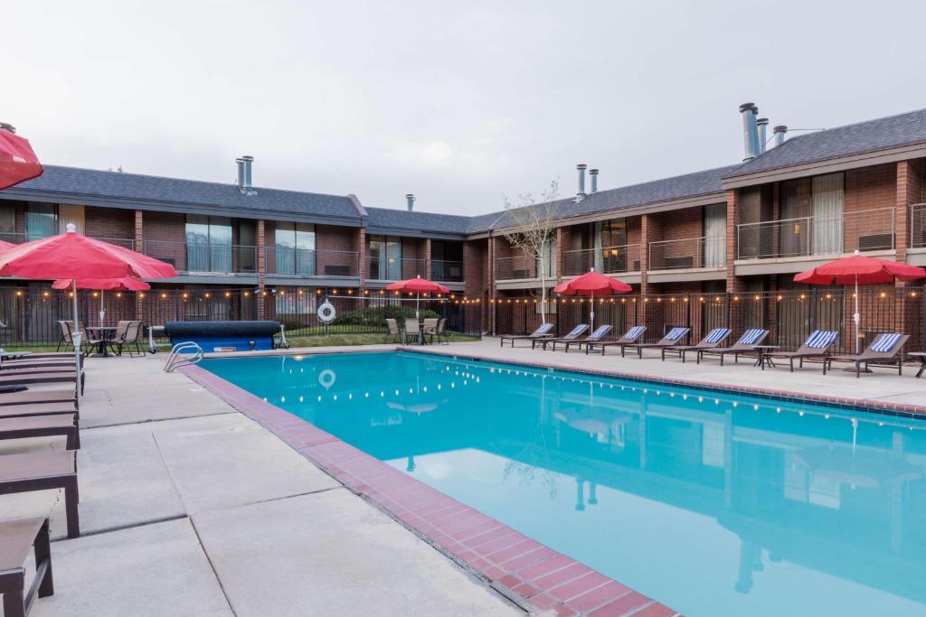 Bazén v ubytování DoubleTree by Hilton Hotel Park City - The Yarrow nebo v jeho okolí