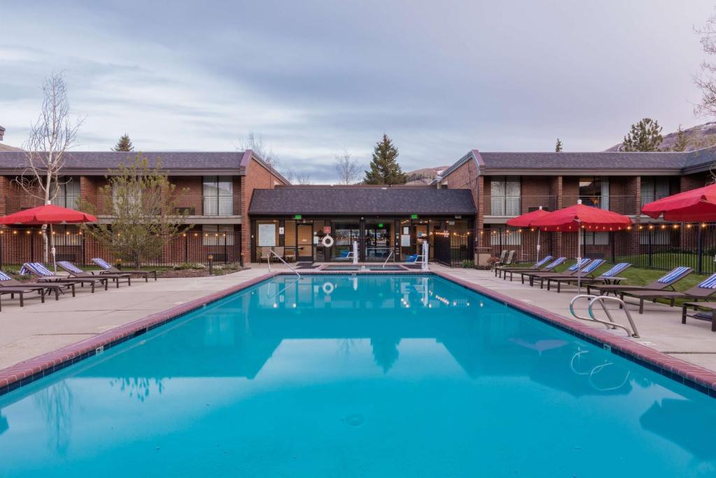 Bazén v ubytování DoubleTree by Hilton Hotel Park City - The Yarrow nebo v jeho okolí