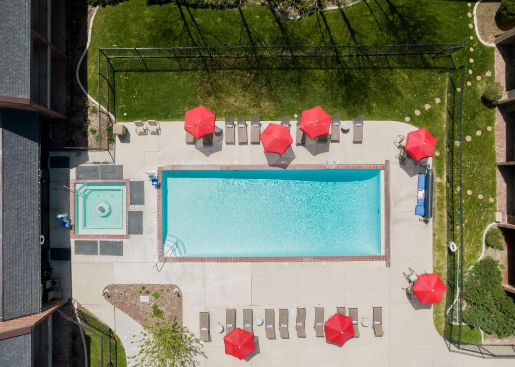 Bazén v ubytování DoubleTree by Hilton Hotel Park City - The Yarrow nebo v jeho okolí