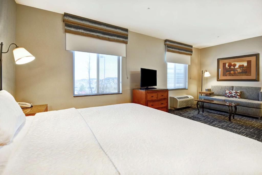 Hampton Inn & Suites Salt Lake City-West Jordan - King Studio Suite With Sofa Bed - Non-Smoking