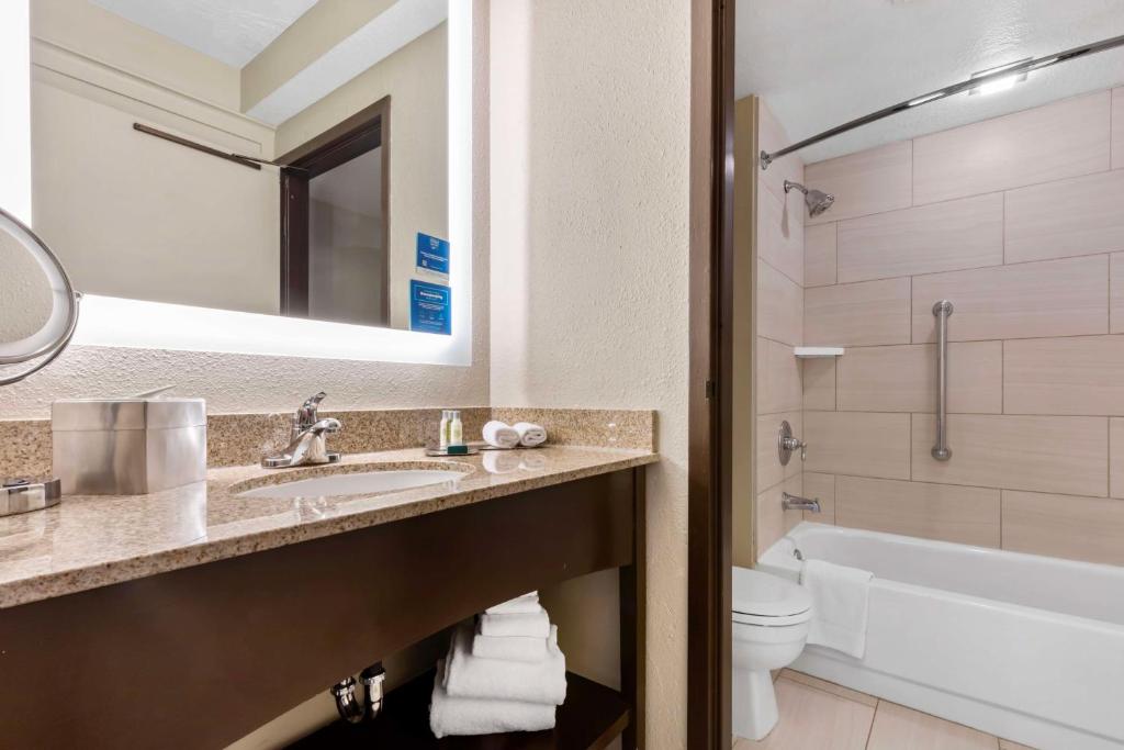 Koupelna v ubytování DoubleTree by Hilton Hotel Park City - The Yarrow