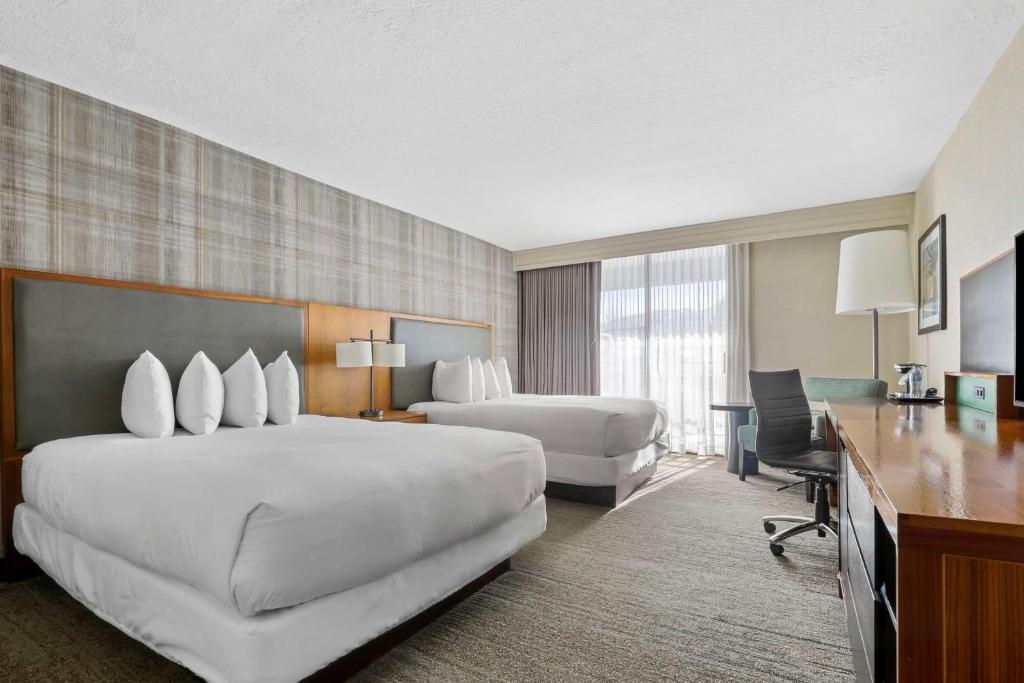 Postel nebo postele na pokoji v ubytování DoubleTree by Hilton Hotel Park City - The Yarrow