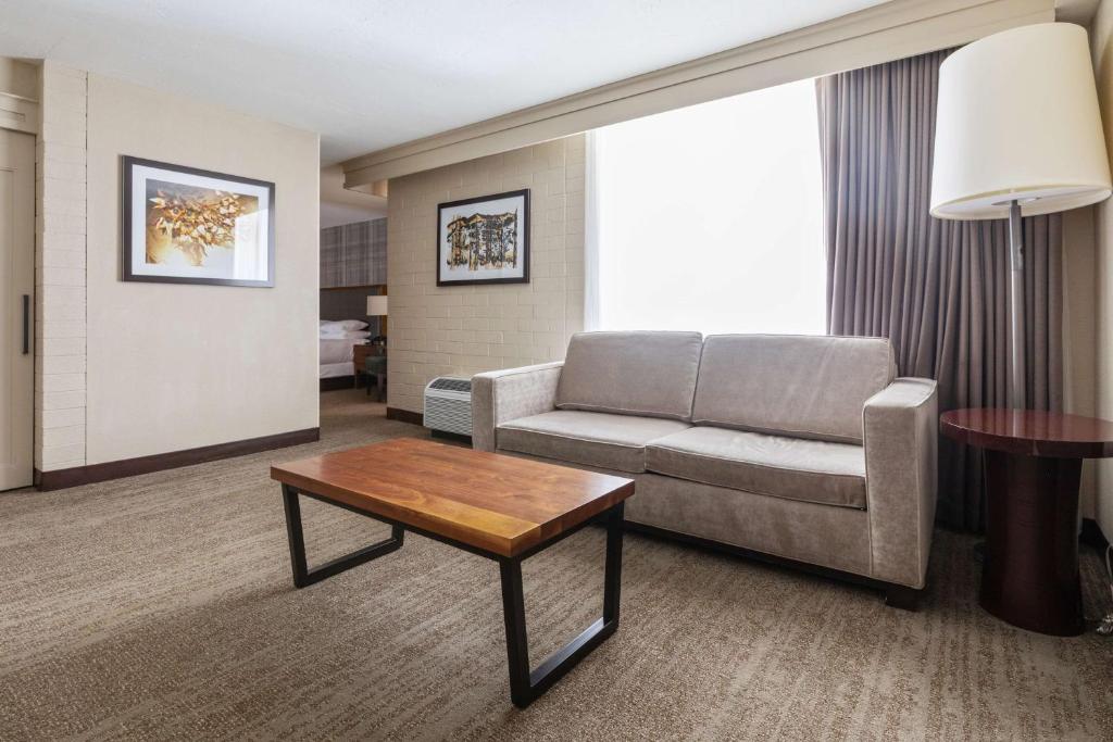 Posezení v ubytování DoubleTree by Hilton Hotel Park City - The Yarrow