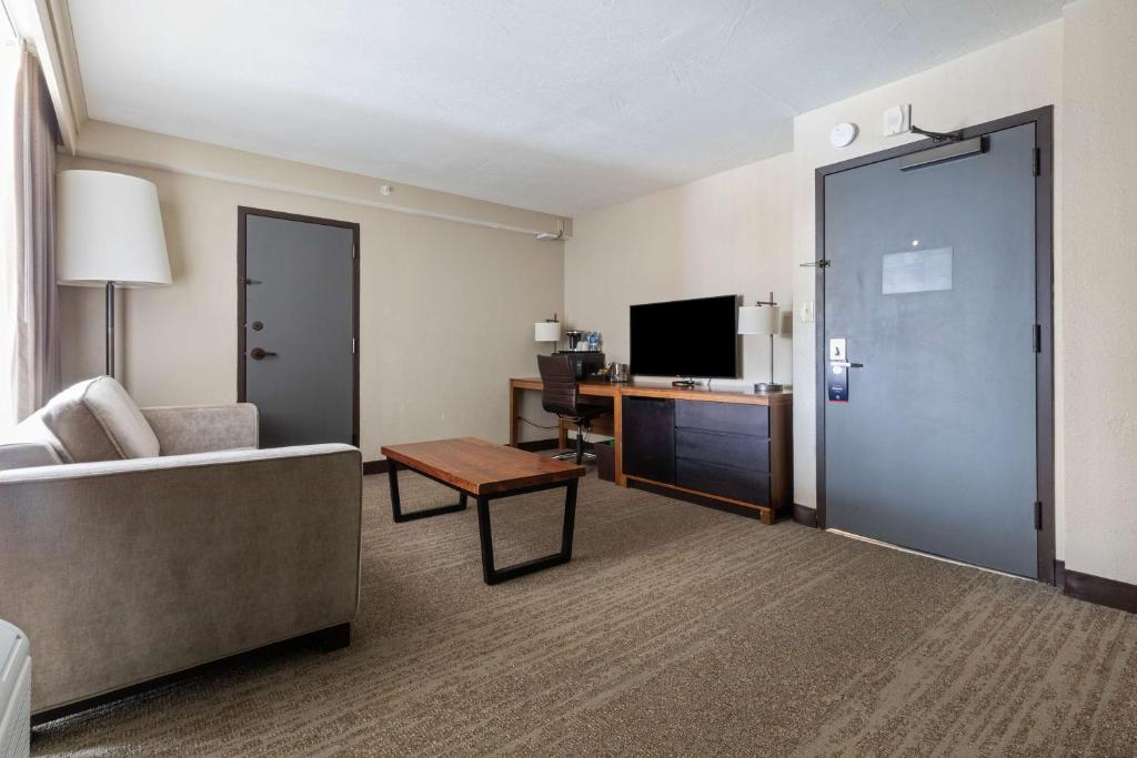 DoubleTree by Hilton Hotel Park City - The Yarrow - Junior King Suite