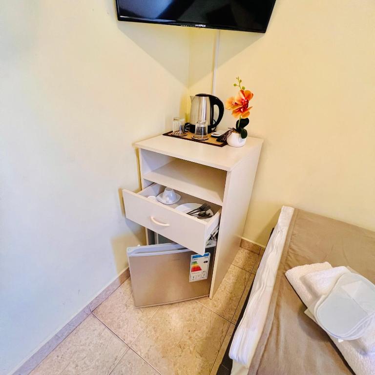 TV a/nebo společenská místnost v ubytování MarNar Hotel