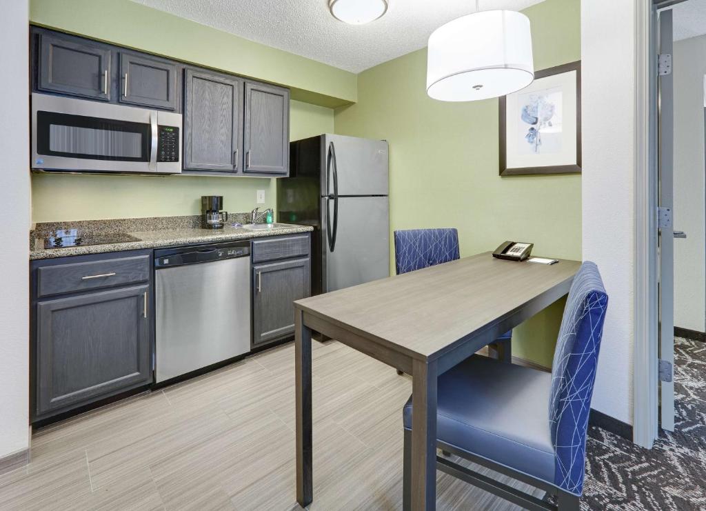 Homewood Suites by Hilton Saint Louis-Chesterfield - Suite 1 Chambre Lit King-Size - Non-Fumeurs