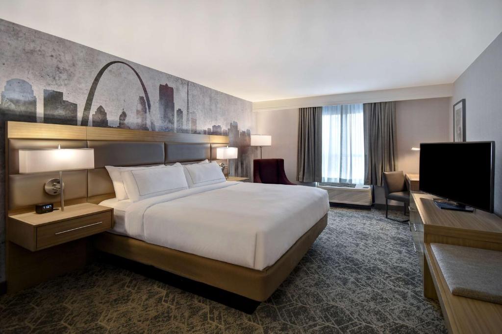 DoubleTree by Hilton St. Louis Airport, MO - Cuarto King