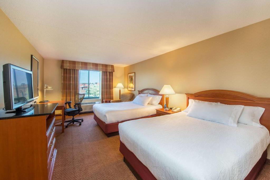 Postel nebo postele na pokoji v ubytování Hilton Garden Inn Fishkill
