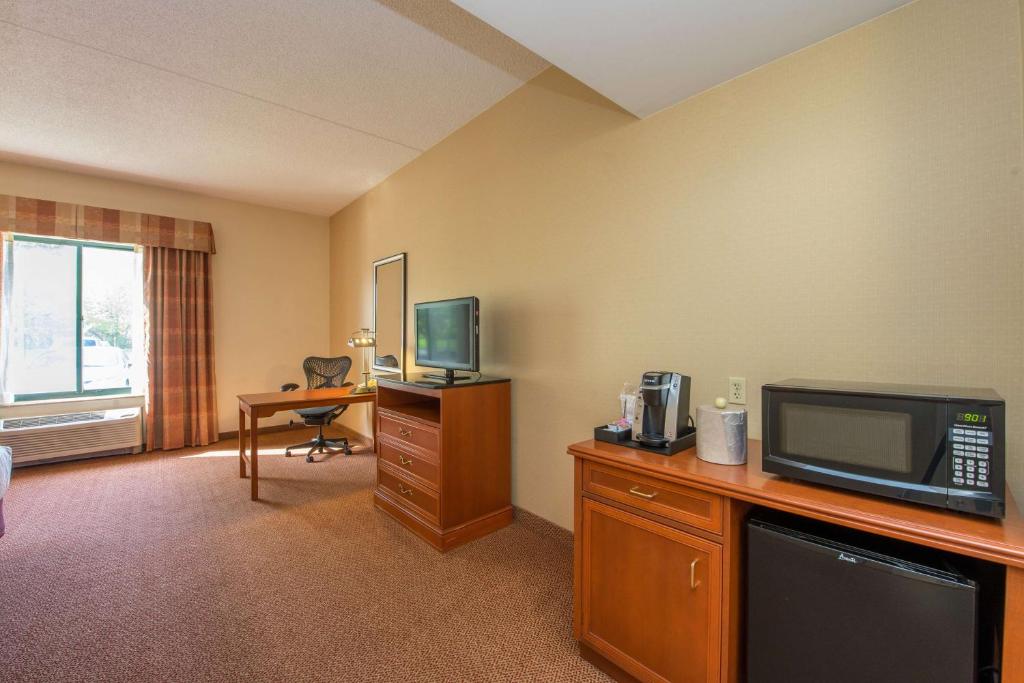 Kuchyň nebo kuchyňský kout v ubytování Hilton Garden Inn Fishkill