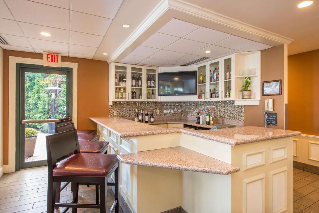 Kuchyň nebo kuchyňský kout v ubytování Hilton Garden Inn Fishkill