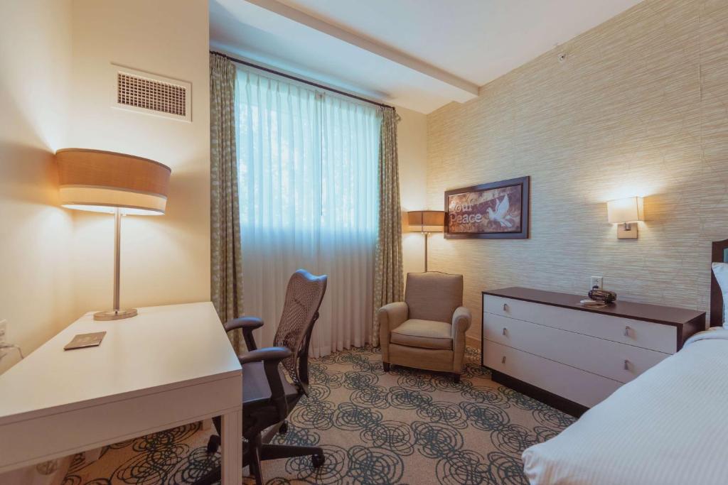 Postel nebo postele na pokoji v ubytování Hotel Skyler Syracuse, Tapestry Collection by Hilton