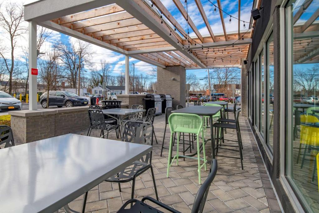 Restaurace v ubytování Home2 Suites By Hilton Wayne, NJ