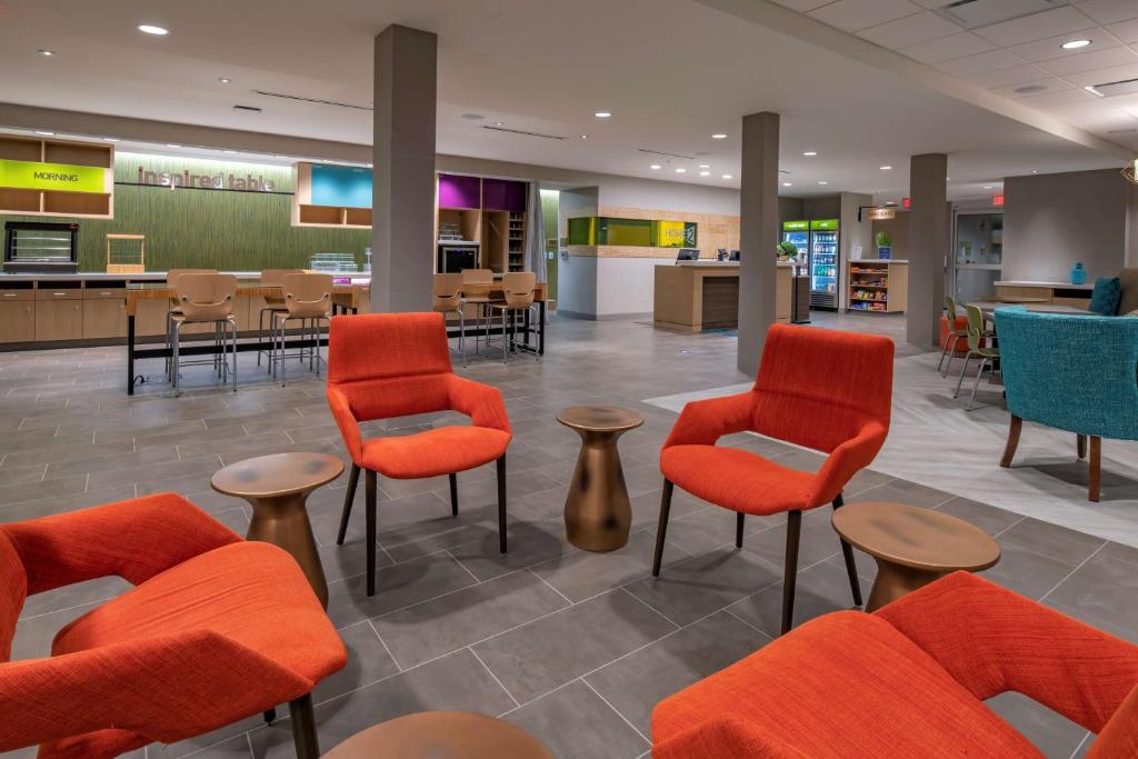 Posezení v ubytování Home2 Suites By Hilton Wayne, NJ