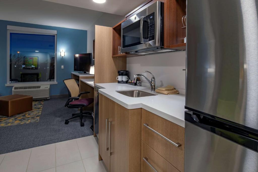 Kuchyň nebo kuchyňský kout v ubytování Home2 Suites By Hilton Wayne, NJ