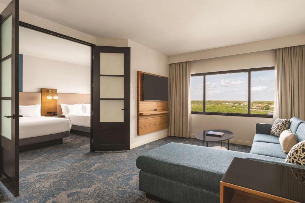 DoubleTree by Hilton Tampa Rocky Point Waterfront - Suite Queen Con Dos Camas Queen Y Sofá Cama