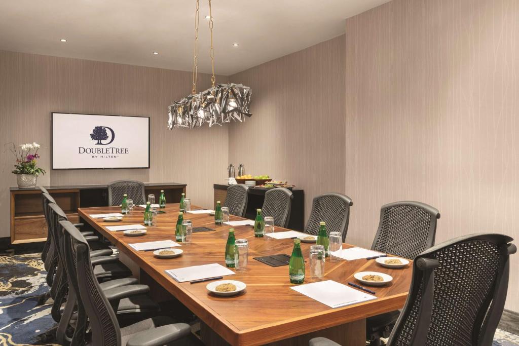 DoubleTree by Hilton Tampa Rocky Point Waterfront photo