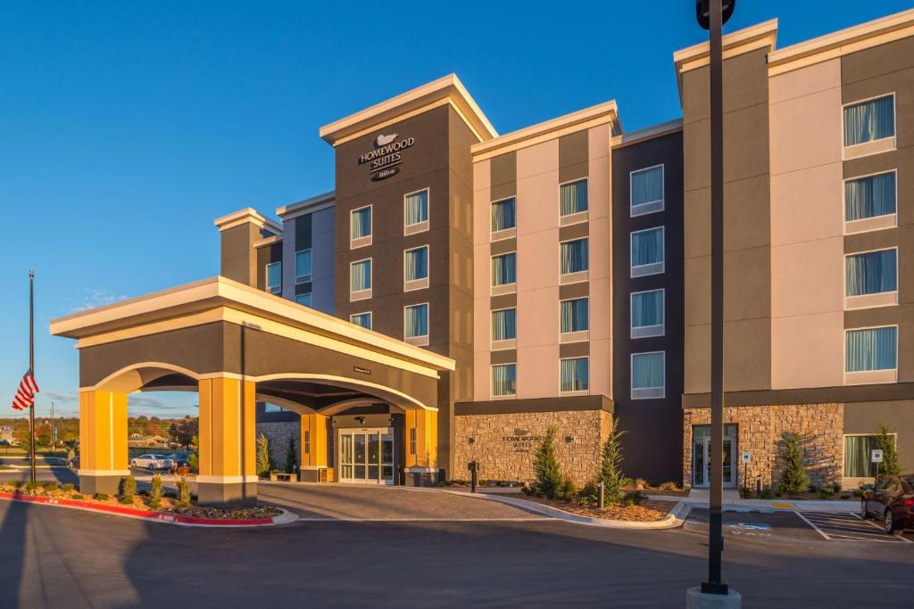 uma representação de um hotel com um edifício em Homewood Suites By Hilton Tulsa Catoosa em Catoosa