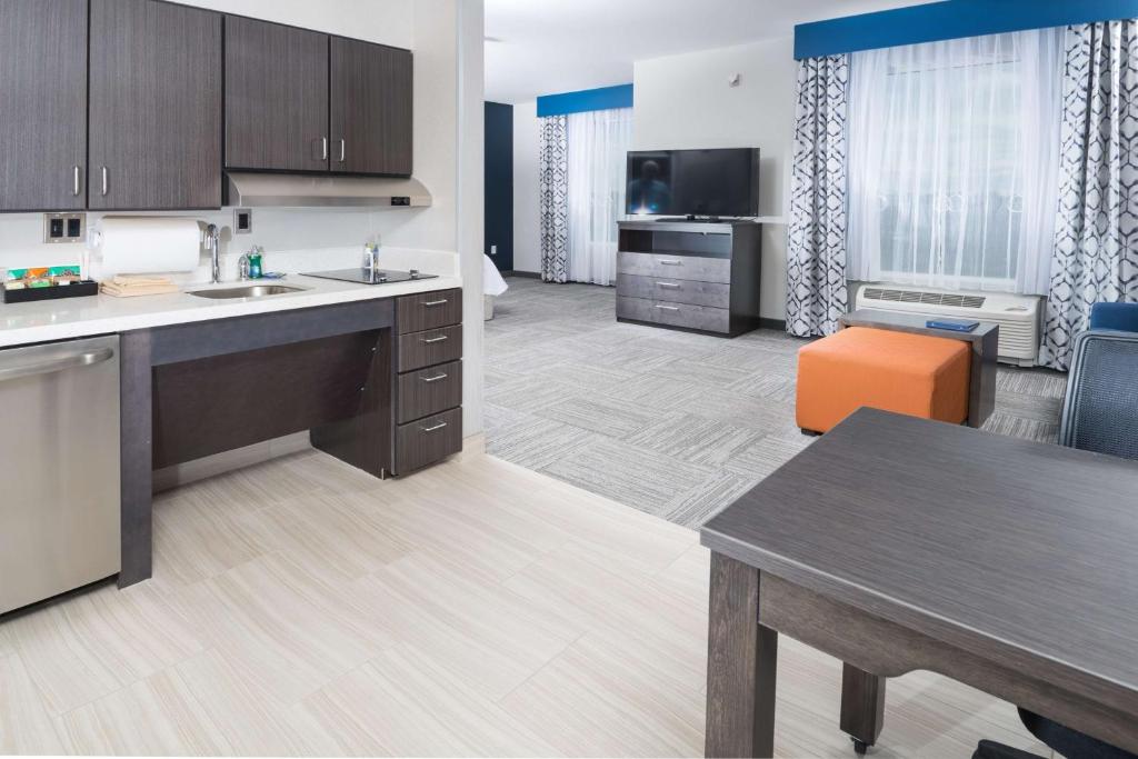 Homewood Suites By Hilton Tulsa Catoosa - King Studio Suite - No Fumar