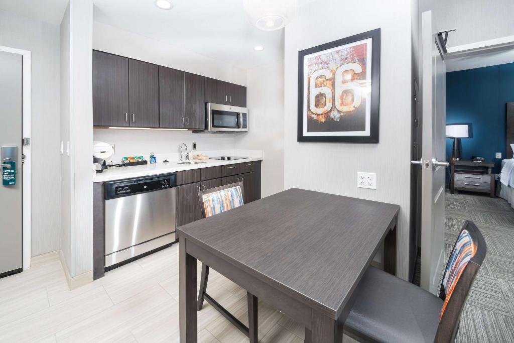 Homewood Suites By Hilton Tulsa Catoosa - Suite King De Una Habitación-No Fumadores