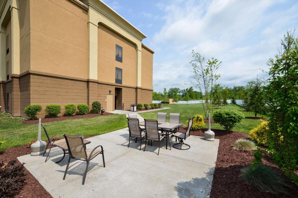 Zahrada ubytování Hampton Inn Utica