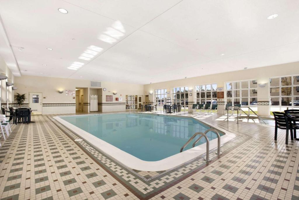 Hampton Inn & Suites Providence-Warwick Airport photo