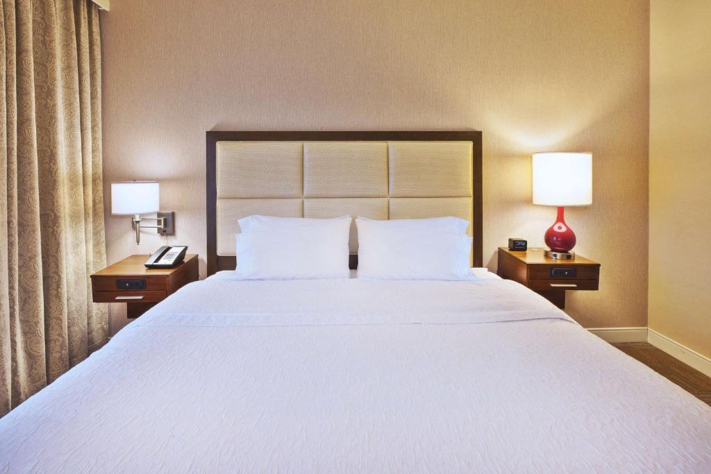 Hampton Inn & Suites Providence-Warwick Airport photo