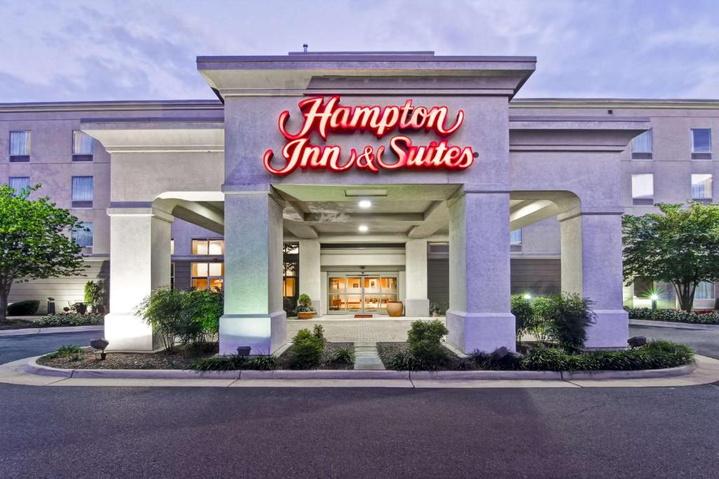 a hampton inn and suites sign in front of a building at Hampton Inn & Suites Leesburg in Leesburg