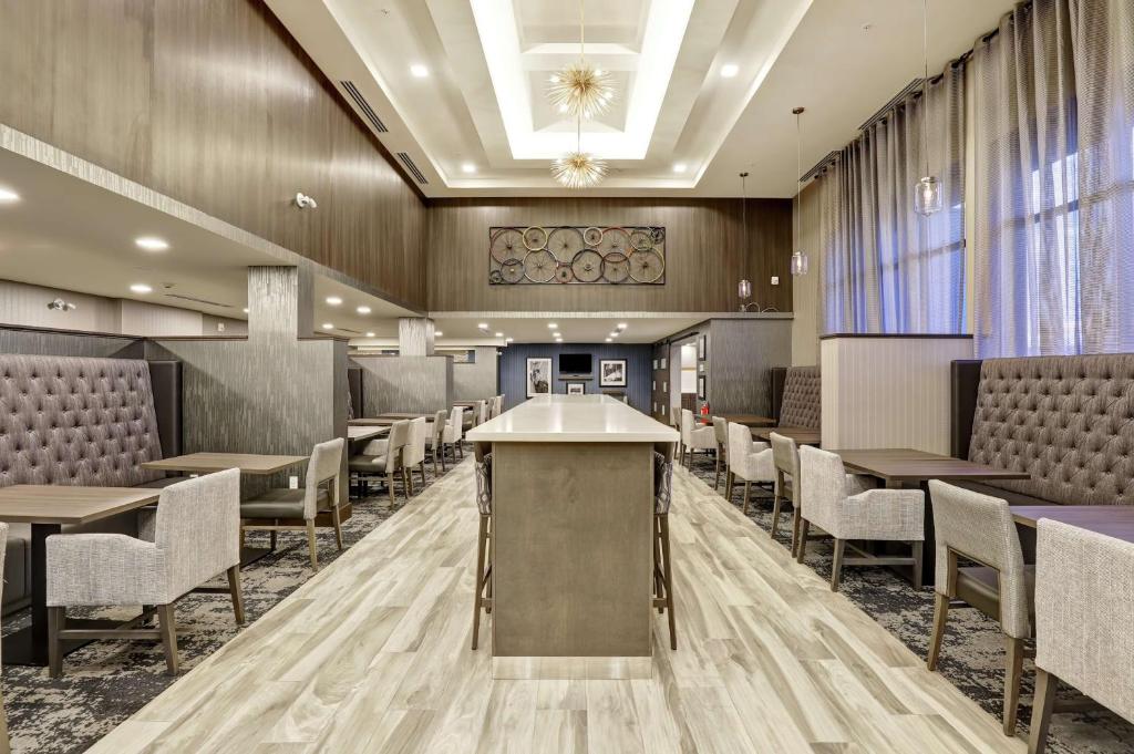 Posezení v ubytování Hampton Inn St. Catharines Niagara