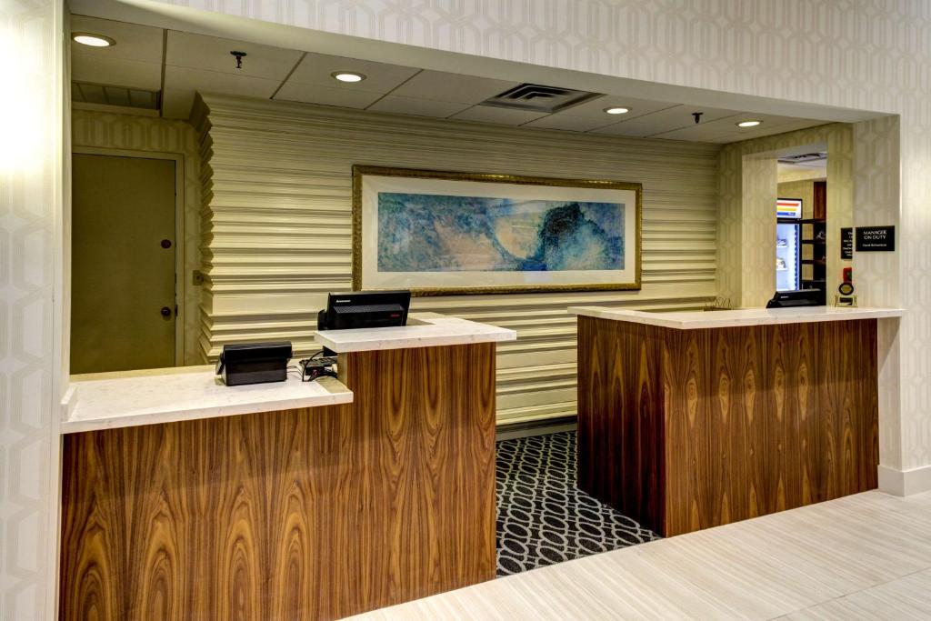 Embassy Suites Williamsburg photo