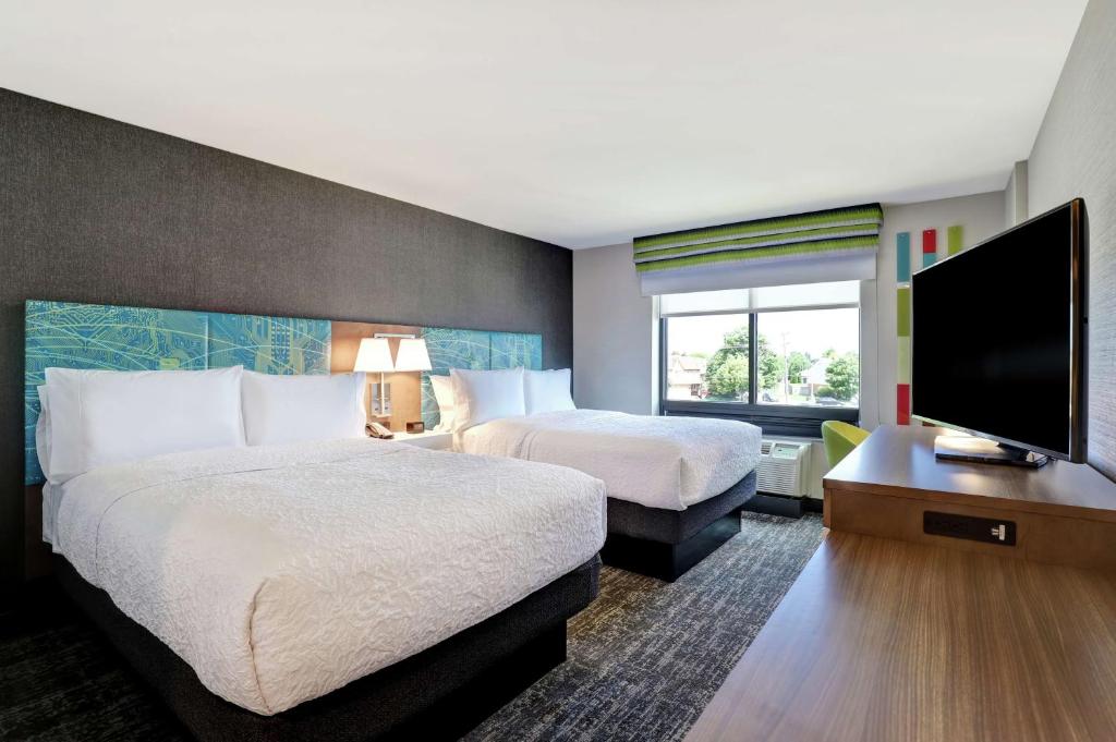 Postel nebo postele na pokoji v ubytování Hampton Inn St. Catharines Niagara